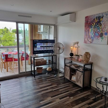 Superbe T2 Tout Confort 3 Etoiles, Entierement Renove Avec Piscine, Parking, Clim, Wifi, Netflix La Grande Motte Luaran gambar