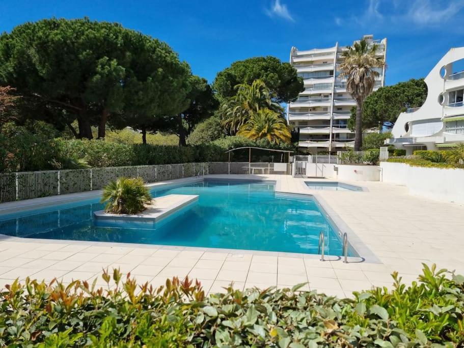 Superbe T2 Tout Confort 3 Etoiles, Entierement Renove Avec Piscine, Parking, Clim, Wifi, Netflix La Grande Motte Luaran gambar