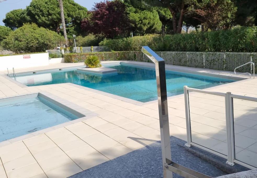 Superbe T2 Tout Confort 3 Etoiles, Entierement Renove Avec Piscine, Parking, Clim, Wifi, Netflix La Grande Motte Luaran gambar