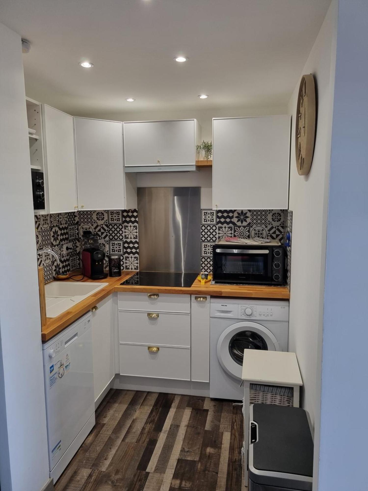 Superbe T2 Tout Confort 3 Etoiles, Entierement Renove Avec Piscine, Parking, Clim, Wifi, Netflix La Grande Motte Luaran gambar