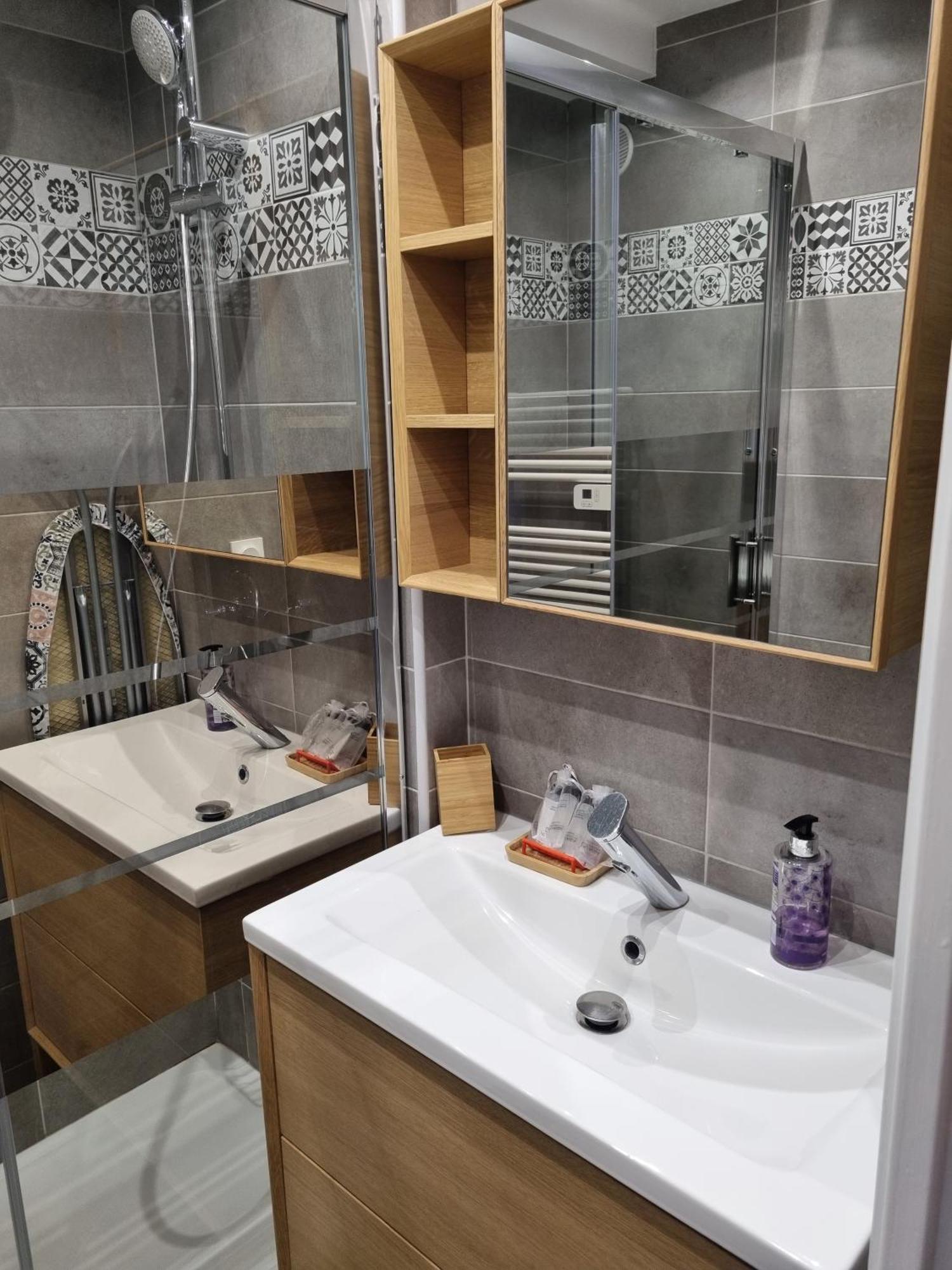 Superbe T2 Tout Confort 3 Etoiles, Entierement Renove Avec Piscine, Parking, Clim, Wifi, Netflix La Grande Motte Luaran gambar