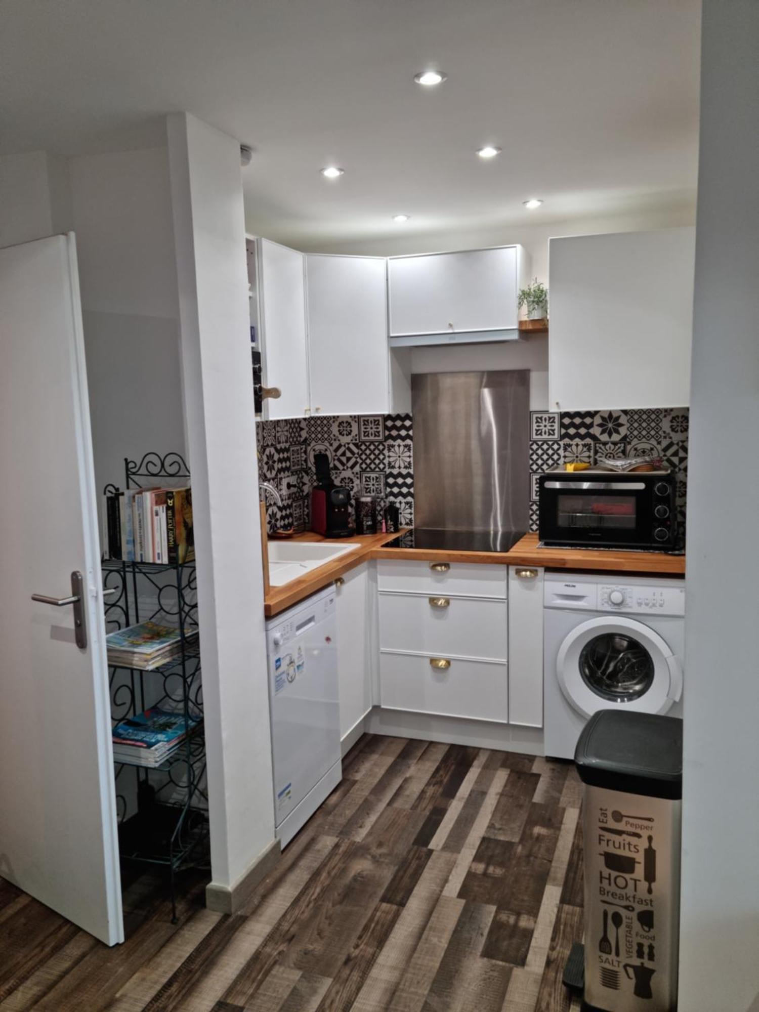 Superbe T2 Tout Confort 3 Etoiles, Entierement Renove Avec Piscine, Parking, Clim, Wifi, Netflix La Grande Motte Luaran gambar